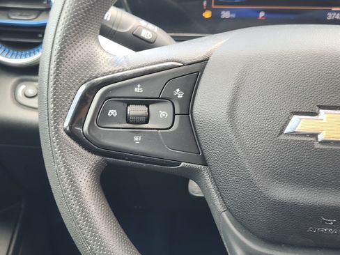 Used 2025 Chevrolet Trax LT FWD image 28