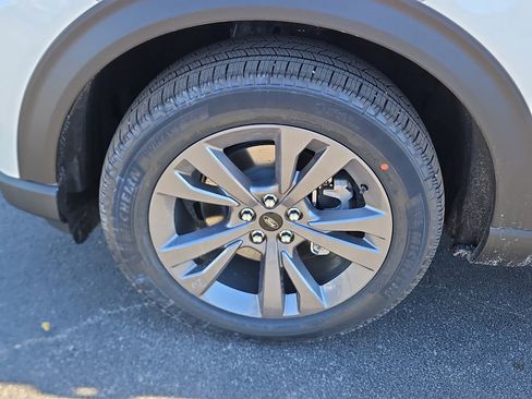 New 2026 Ford Explorer Active w/ Active Comfort Package image 17