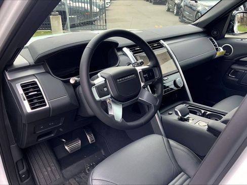 New 2026 Land Rover Discovery Limited Edition image 8