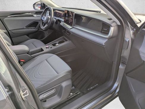 New 2026 Volkswagen Tiguan SE image 18