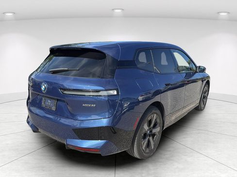 Used 2024 BMW iX xDrive50 w/ Premium Package AWD/4WD image 4