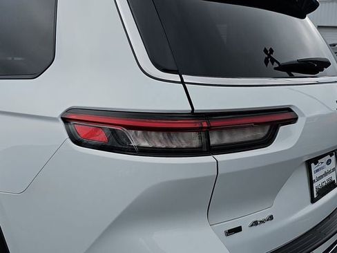 Used 2023 Jeep Grand Cherokee L Limited image 34