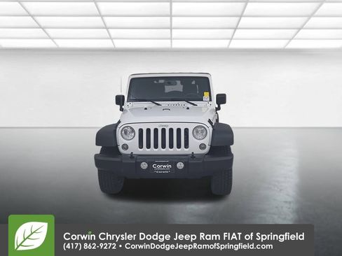 Used 2015 Jeep Wrangler Rubicon w/ Power Convenience Group image 5