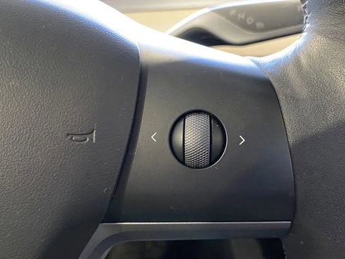 Used 2018 Tesla Model X 75D image 16