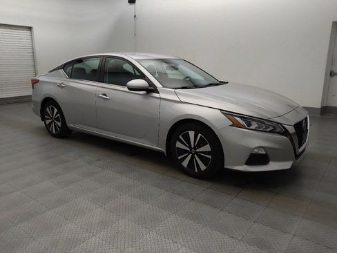 Used 2022 Nissan Altima 2.5 SV FWD image 11