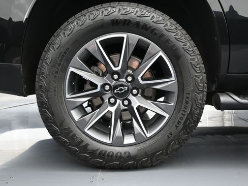 Used 2023 Chevrolet Tahoe Z71 w/ Luxury Package image 18
