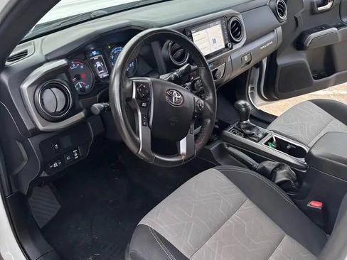 Used 2021 Toyota Tacoma TRD Sport w/ Technology Package AWD/4WD image 9