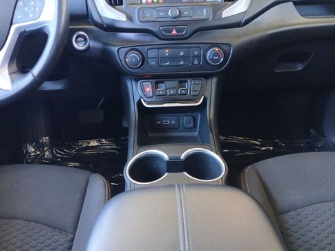 Used 2021 GMC Terrain SLE w/ Elevation Edition image 11