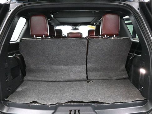 Used 2022 Ford Expedition Limited image 9