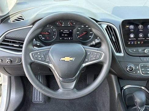Used 2025 Chevrolet Malibu LT image 18