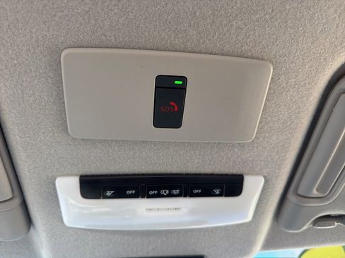 Used 2024 Nissan Kicks SV FWD image 27