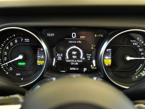 Used 2023 Jeep Wrangler Sahara w/ Cold Weather Group image 32