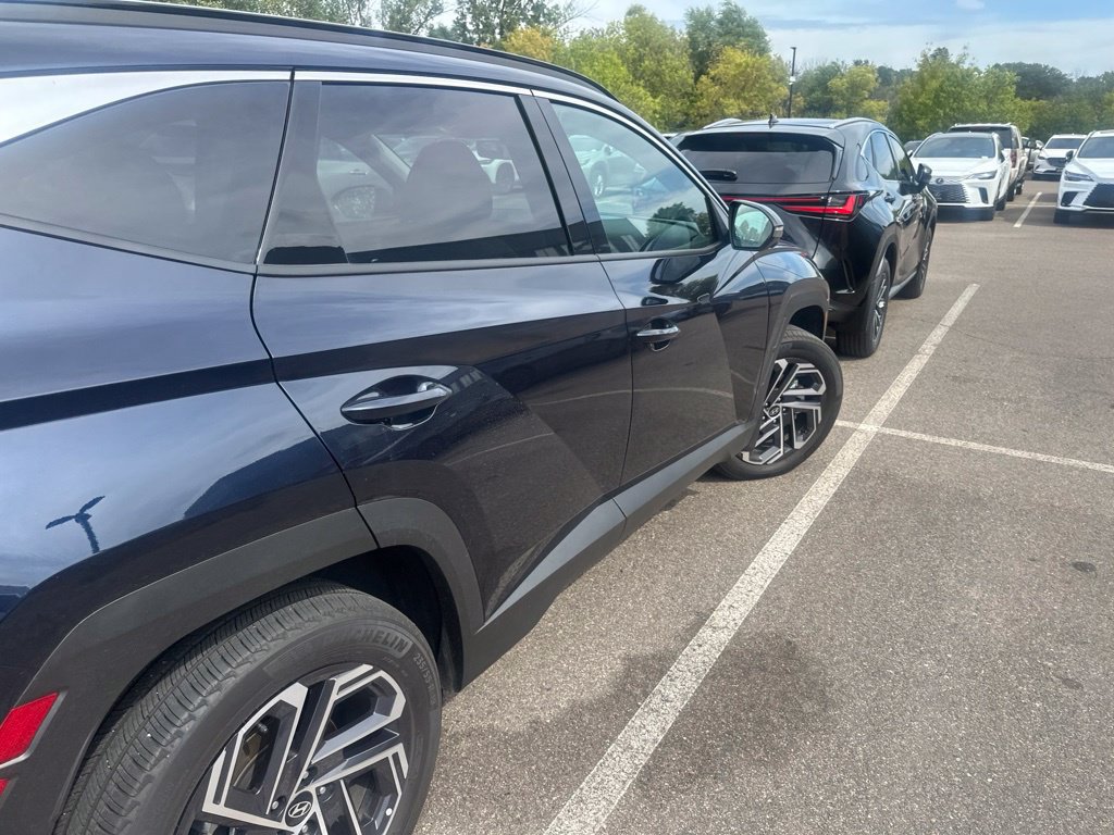 Used 2025 Hyundai Tucson Limited AWD/4WD image 13