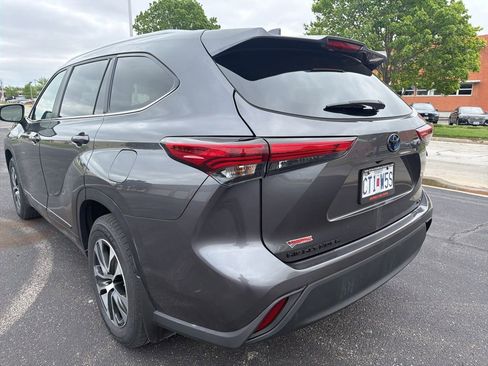 Used 2023 Toyota Highlander XLE AWD/4WD image 7