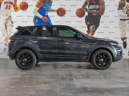 Used 2017 Land Rover Range Rover Evoque SE Premium image 17