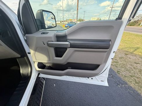 Used 2016 Ford F150 XLT w/ Equipment Group 302A Luxury AWD/4WD image 22