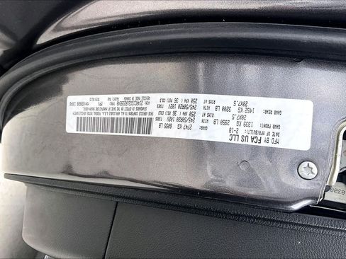 Used 2018 Chrysler Pacifica Limited w/ S Appearance Package FWD image 36