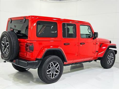 Used 2025 Jeep Wrangler Unlimited Sahara AWD/4WD image 8