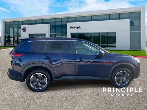Used 2024 Nissan Rogue SV FWD image 5