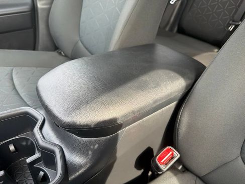 Used 2025 Toyota RAV4 XLE AWD/4WD image 14