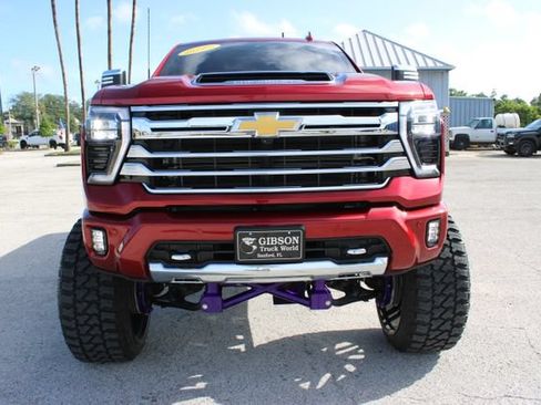 Used 2024 Chevrolet Silverado 2500 High Country w/ Technology Package AWD/4WD image 2