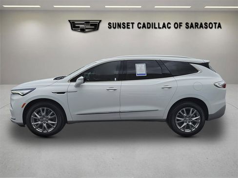 Used 2023 Buick Enclave Essence w/ Experience Buick Package FWD image 7