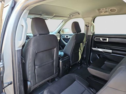 Used 2022 Ford Explorer XLT image 14