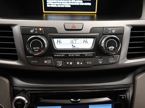 Used 2016 Honda Odyssey Touring Elite image 12