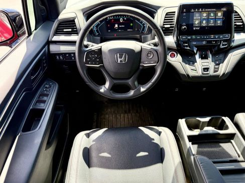 Used 2024 Honda Odyssey Sport image 2