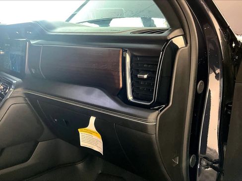 Used 2024 GMC Sierra 2500 Denali Ultimate AWD/4WD image 17