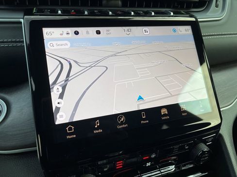 New 2025 Jeep Grand Cherokee Limited w/ Black Appearance Package image 35