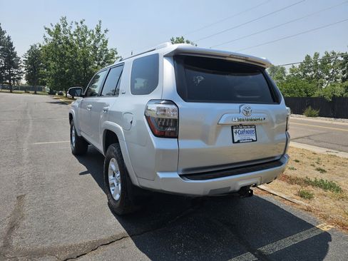 Used 2016 Toyota 4Runner SR5 AWD/4WD image 3