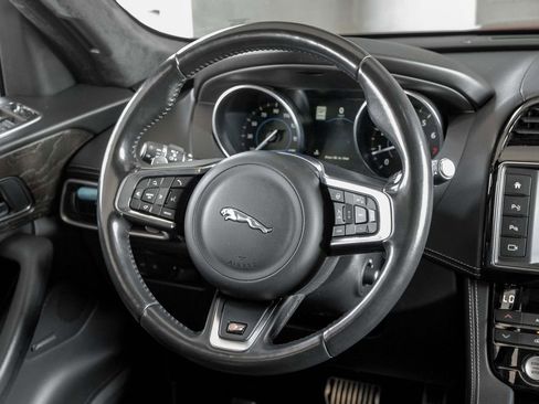 Used 2017 Jaguar F-PACE S image 15