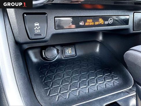 Used 2023 Toyota RAV4 AWD Hybrid image 36
