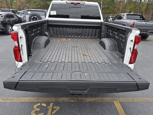 Used 2023 Chevrolet Silverado 2500 High Country w/ Z71 Off-Road Package image 8