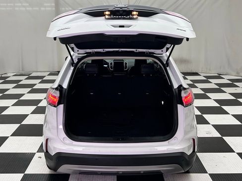 Used 2024 Ford Edge SEL image 10