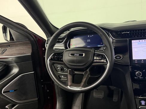 Certified 2023 Jeep Grand Cherokee Overland w/ Luxury Tech Group IV AWD/4WD image 14