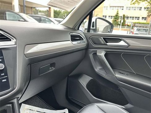 Certified 2022 Volkswagen Tiguan SE w/ Panoramic Sunroof Package image 34