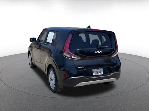 Used 2025 Kia Soul LX w/ LX Technology Package FWD image 11