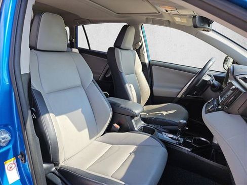 Used 2018 Toyota RAV4 Limited FWD image 19