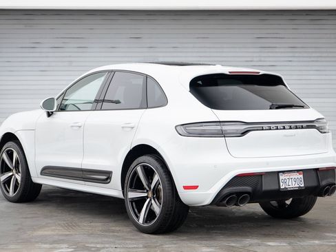 Certified 2025 Porsche Macan image 3