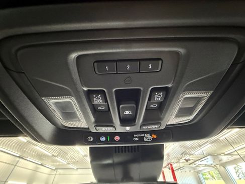 Used 2024 GMC Sierra 2500 AT4 w/ AT4 Premium Plus Package AWD/4WD image 19