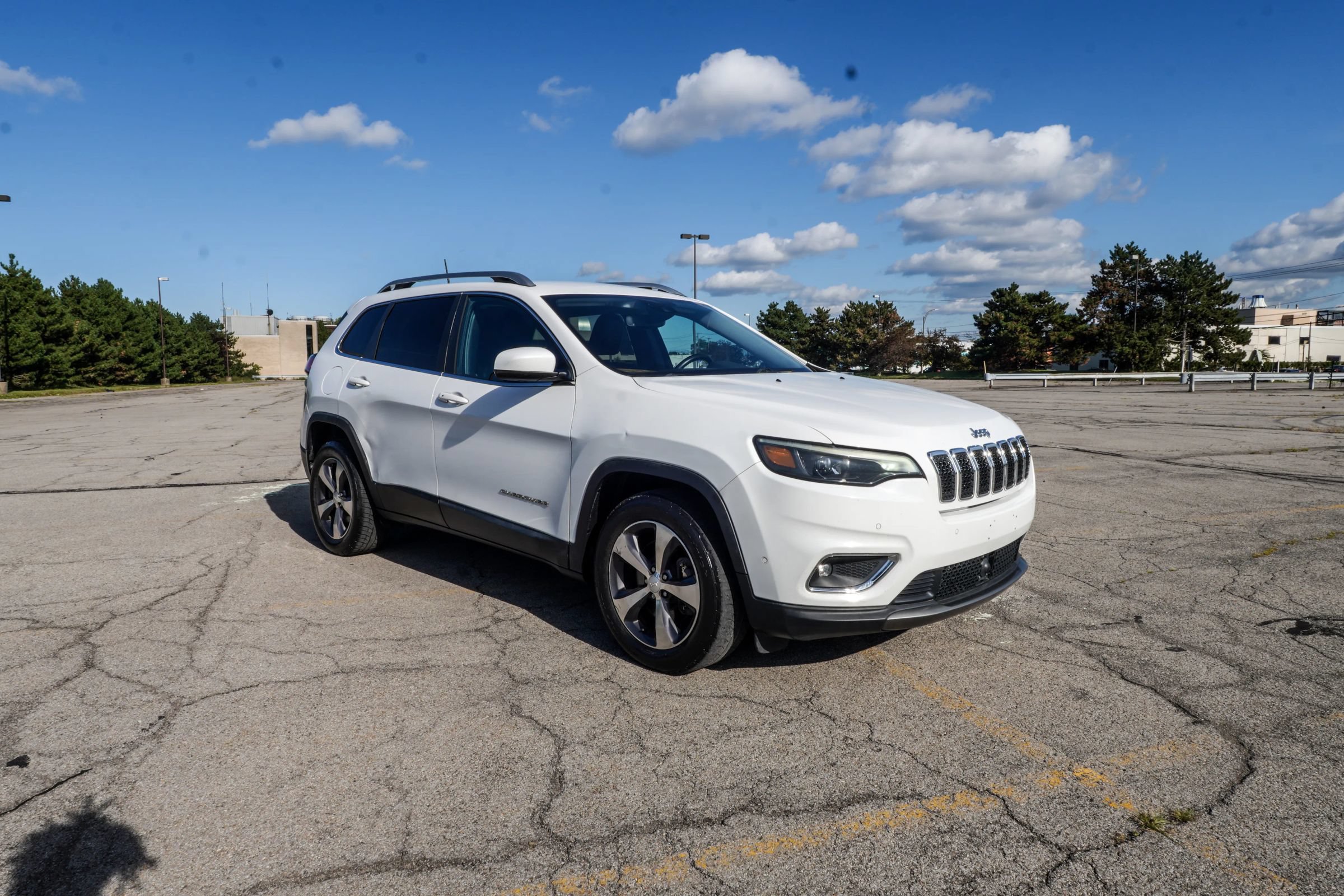 Used 2019 Jeep Cherokee Limited w/ Luxury Group AWD/4WD image 6