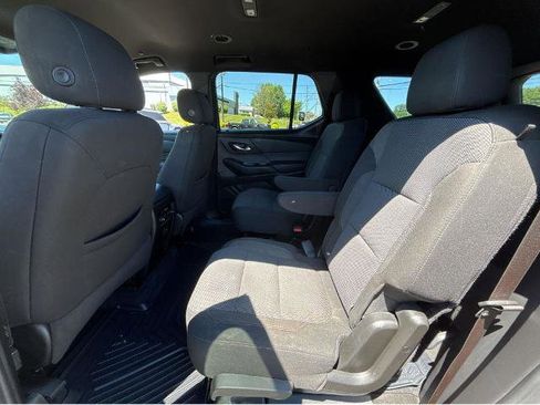 Used 2023 Chevrolet Traverse LT FWD image 18