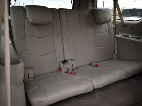 Used 2020 Cadillac Escalade ESV Premium Luxury image 29