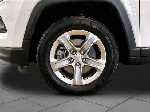 Used 2024 Jeep Compass Latitude AWD/4WD image 11