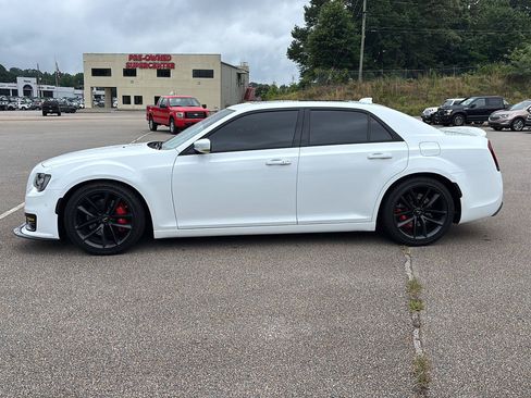 Used 2023 Chrysler 300 C RWD image 5