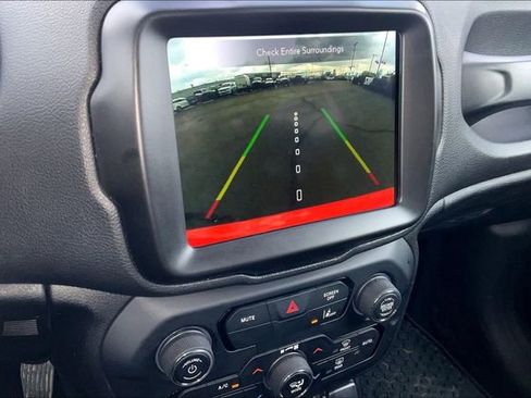Used 2022 Jeep Renegade Latitude w/ Convenience Group AWD/4WD image 23