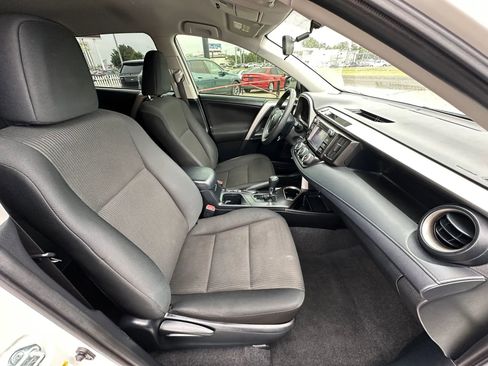 Used 2016 Toyota RAV4 LE w/ Preferred Accessory Package FWD image 13