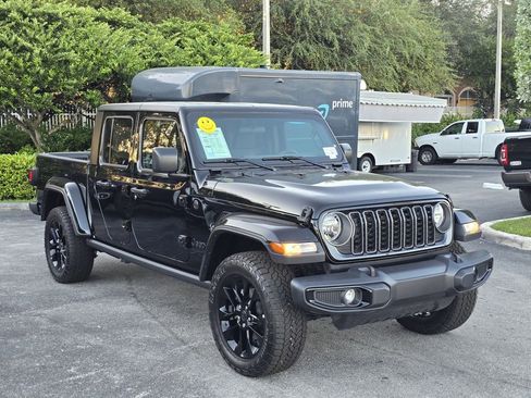 Used 2025 Jeep Gladiator Nighthawk image 2